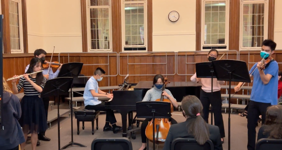 (from left to right) Melody Shen, Adin Lamport, Vianne Lim, Joning Wang, Alina Zhang, and Henry Zhang performing Merry-Go-Round-of-Life from Howl’s Moving Castle