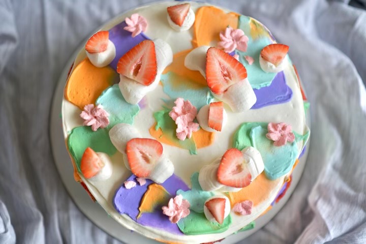 A+vibrant+abstract+strawberry+cake+featured+in+the+bakerys+Instagram+account.