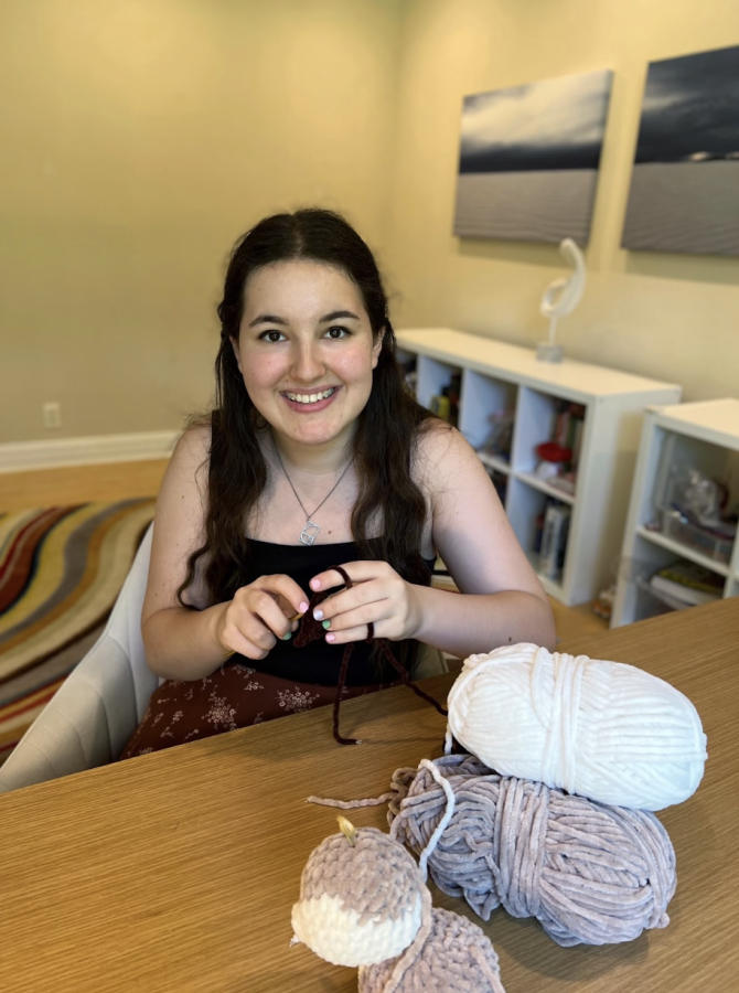 Nina Maor ‘24 creating one of her designs.