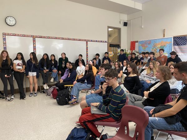 SHS students learn about Italian dishes from Italian exchange students on Global Citizenship Day.